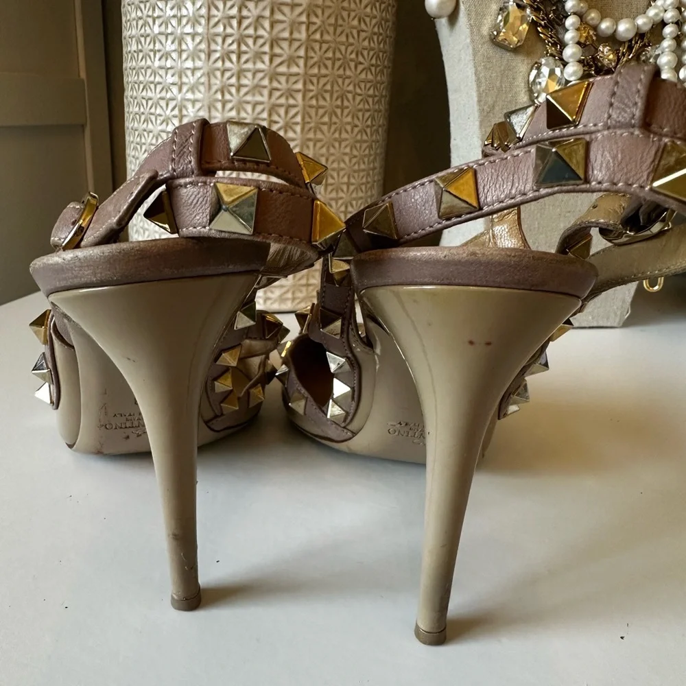 Valentino Garavani Patent Rockstud Caged Pumps 100 MM - Picture 5 of 13